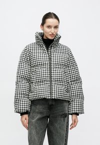 Зимняя куртка