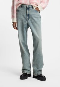 Свободные джинсы