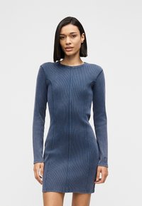 Короткое платье Короткое платье