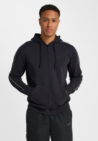 Спортивная кофта