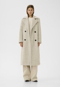 Шерстяное пальто Шерстяное пальто