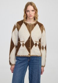 Жаккардовая вязаная кофта