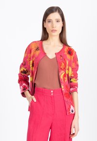 Жаккардовая вязаная кофта