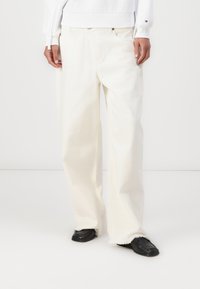 Свободные джинсы