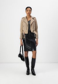 Байкерская куртка