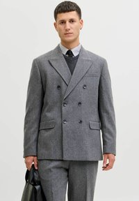 Короткое пальто