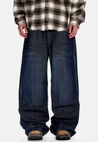 Свободные джинсы