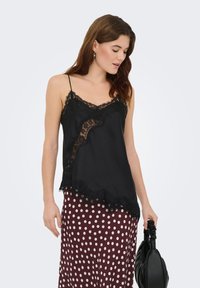 Топ на бретельках