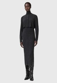 Вязаное платье