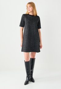 Короткое платье