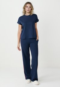 Спортивные штаны