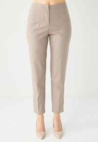 Узкие брюки