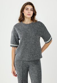 Футболка Футболка