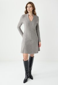 Вязаное платье