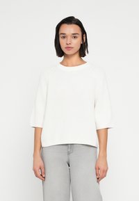 Пуловер с рукавом три четверти