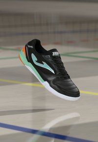 Футбольные бутсы