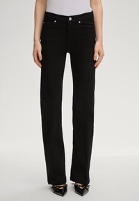 Клешеные брюки