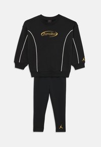 Набор одежды