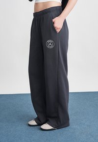 Спортивные штаны