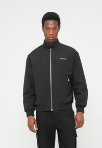 Куртка бомбер