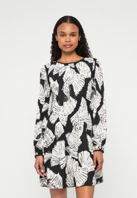 Короткое платье