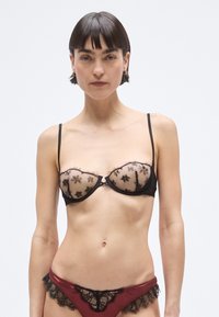 Бюстгальтер Бюстгальтер