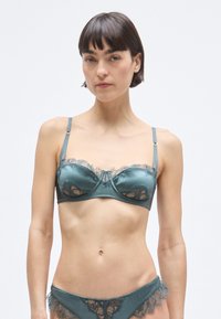 Бюстгальтер Бюстгальтер