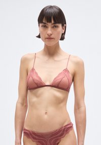 Бюстгальтер Бюстгальтер