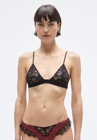 Бюстгальтер Бюстгальтер