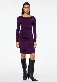 Платье футляр