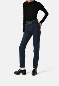 Туфли с высоким носом