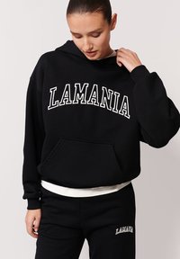 Пуловер с капюшоном