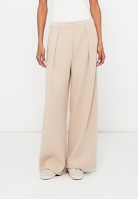 Спортивные штаны