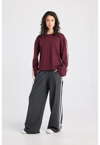 Спортивные штаны