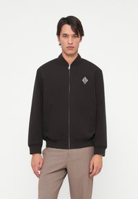 Куртка бомбер