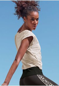 Спортивная майка