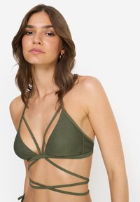 Треугольное бикини