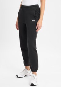 Спортивные штаны