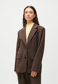 Длинный блейзер