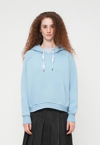 Пуловер с капюшоном