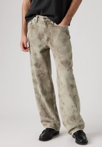 Свободные джинсы