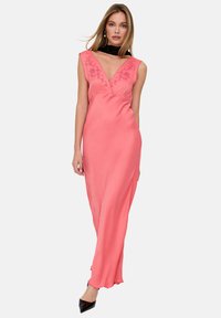 Платье макси