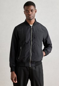 Куртка бомбер