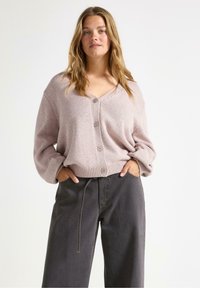 Вязаная кофта