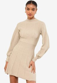 Вязаное платье