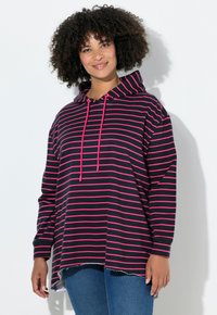 Пуловер с капюшоном