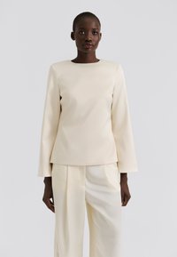 Атласная блузка