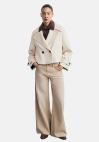 Короткий блейзер