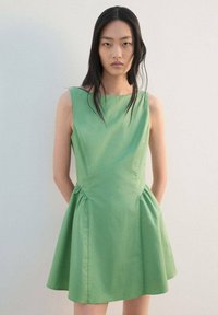 Короткое платье