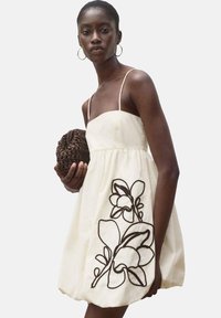 Короткое платье